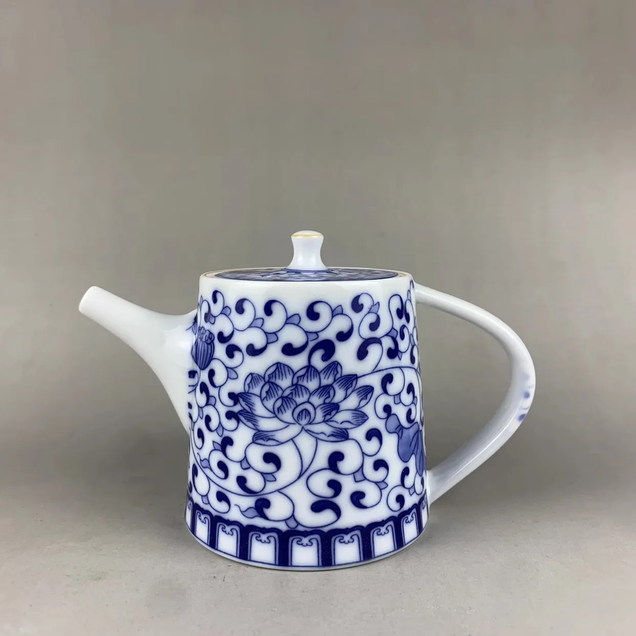 Jingdezhen niebieski i biały splątany lotos mały dzbanek na herbatę Retro ceramiczny ozdoby do dekoracji domowy