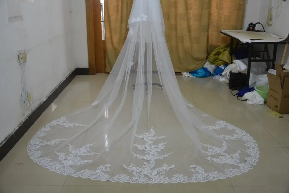 

tow-layer bridal accessories wedding veils cathedral wedding veil applique veil with comb