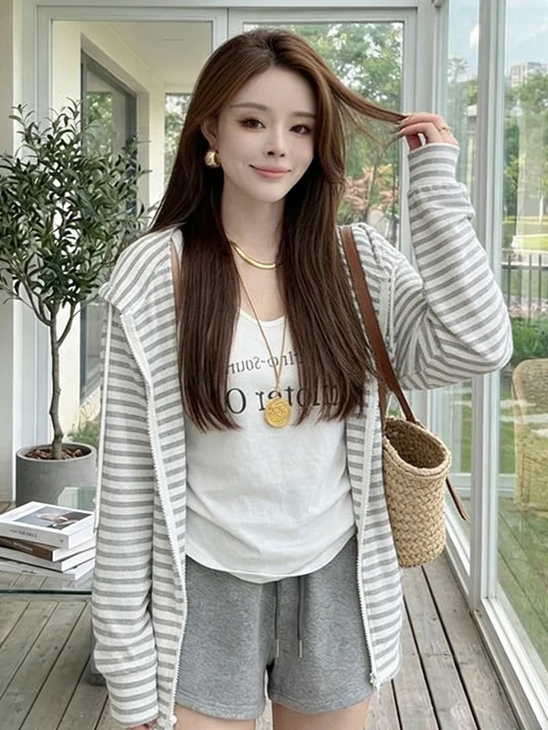 

Spring Summer 2026 Women's Loose Fit Stripe Hooded Open Cardigan UV Protection Thin Top Comfortable Lazy Sle Faionable irt