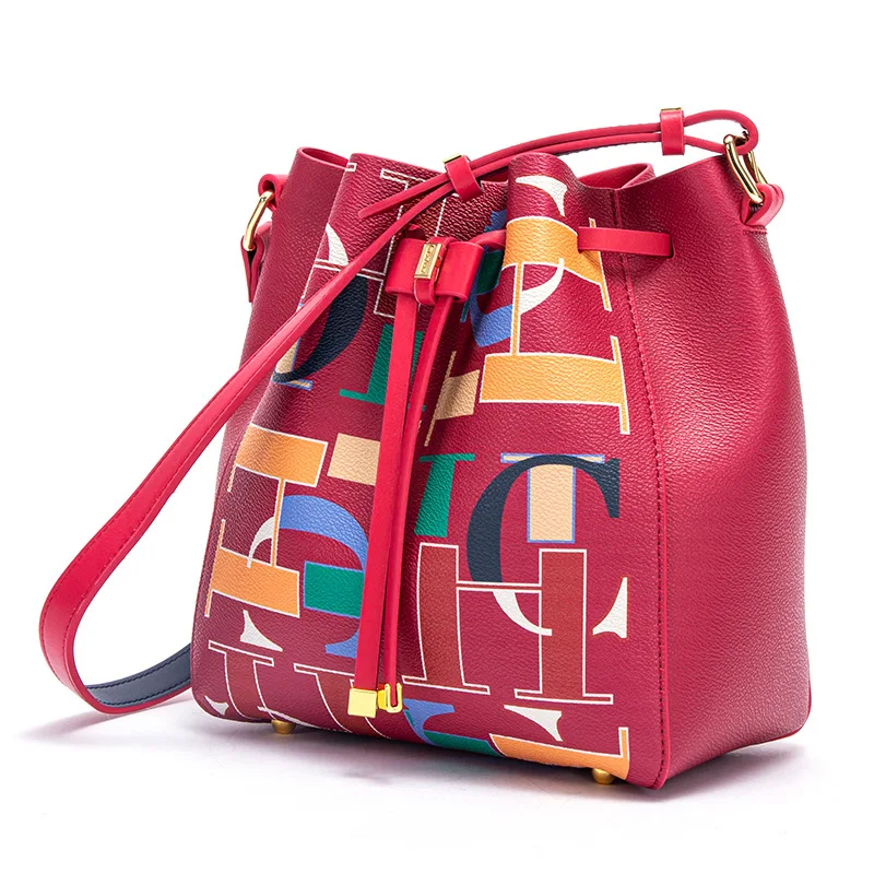 حقيبة كارولينا هيريرا الأصلية الخفيفة الفاخرة للنساء بتصميم مطبوع حرف واحد بكتف واحد أنيقة ومتعددة الاستخدامات