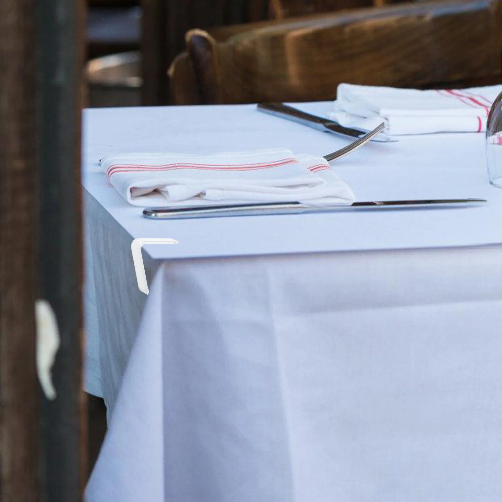 6 قطع من مشابك مفرش المائدة الشفافة المضادة للانزلاق في الهواء الطلق، حامل غطاء طاولة النزهة، مشابك طاولة بلاستيكية شفافة لمطعم المنزل