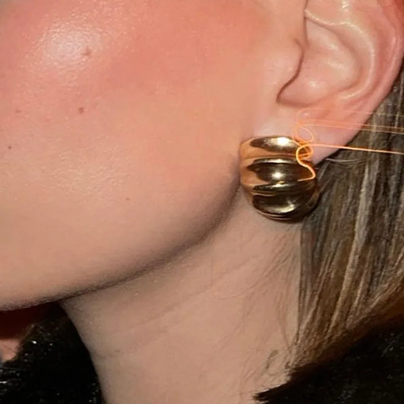 

Женские серьги-гвоздики в виде раковины, морской улитки, минималистичные массивные украшения, новинка 2024