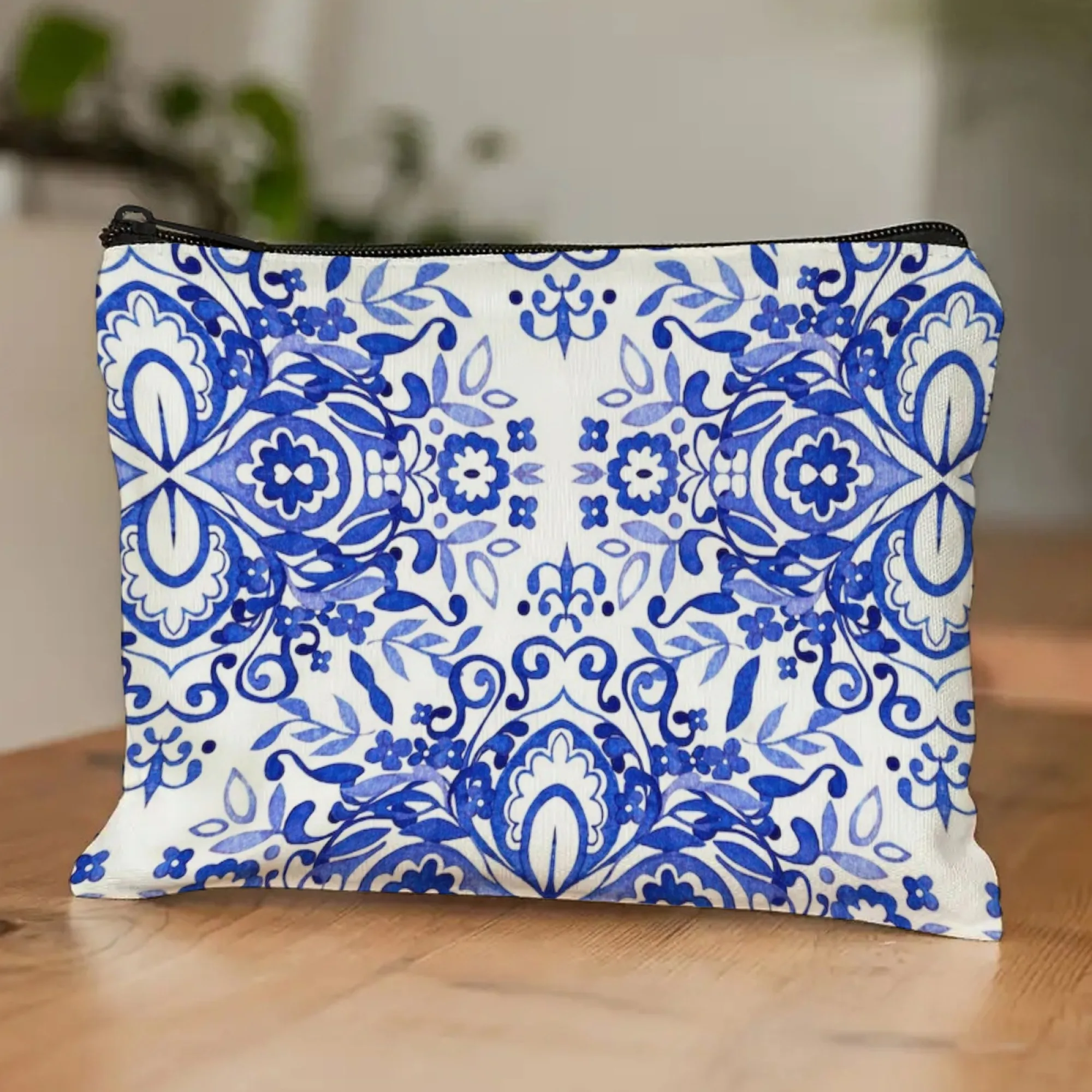 

Восточная имитация Сине-белая косметичка с цветочным геометрическим рисунком, белая с иммертированной индиго в традиционной восточной эстетике