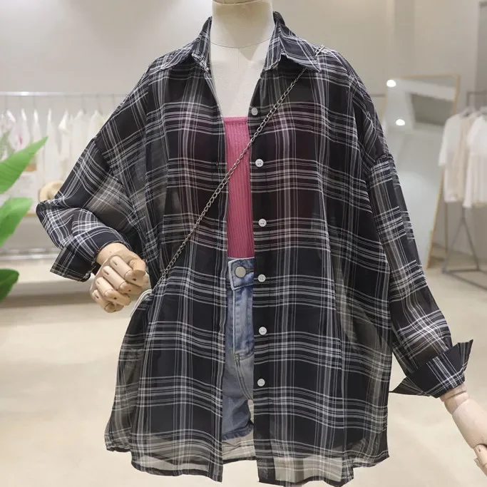 

Тонкая обвисшая крутая дышащая свободная рубашка средней длины в тонкую клетку с солнцезащитным кремом