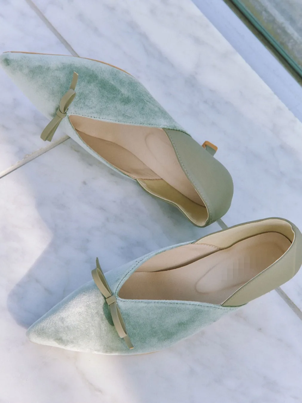 

Японские женские туфли в стиле ретро с бархатным бантом, заостренным носком, низким вырезом и тонким каблуком, для повседневной носки