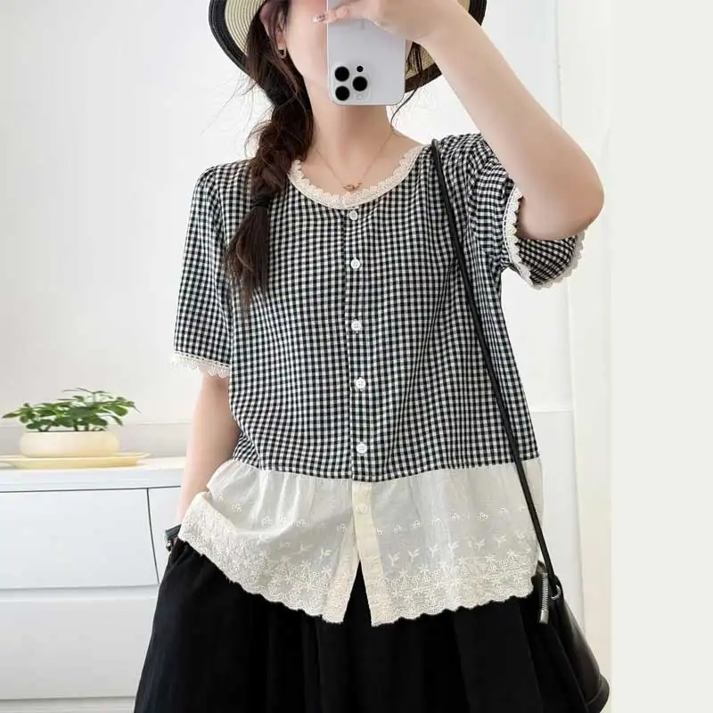 

Summer New Japanese Vintage Mori Girl Plaid Lace Embroidery Patchwork Shirts Women O-Neck Short Sleeve Casual Loose Blouse Tops