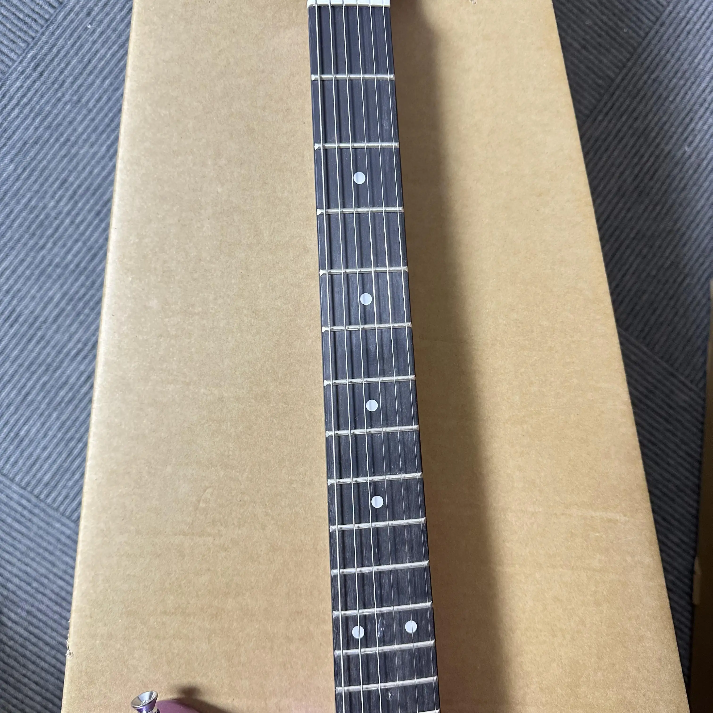 جيتار كهربائي مخصص - جسم أرجواني - 6 أوتار - 22 فريتس - مناسب لكل من المحترفين والمبتدئين - شحن مجاني #2