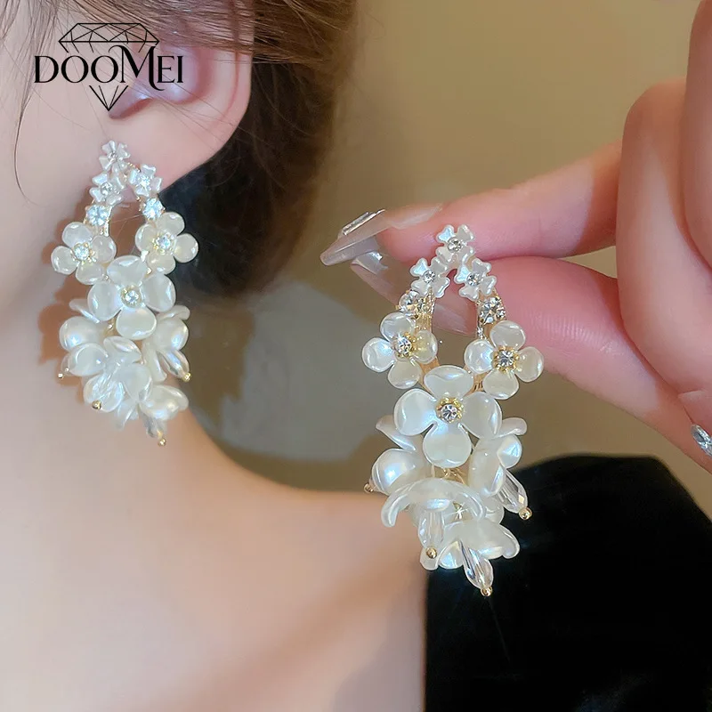 DOO MEI Elegant Hollow Floral Cluster Dangle Earrings for Women Drop Earrings Bridal Wedding Evening Party Statement Jewelry