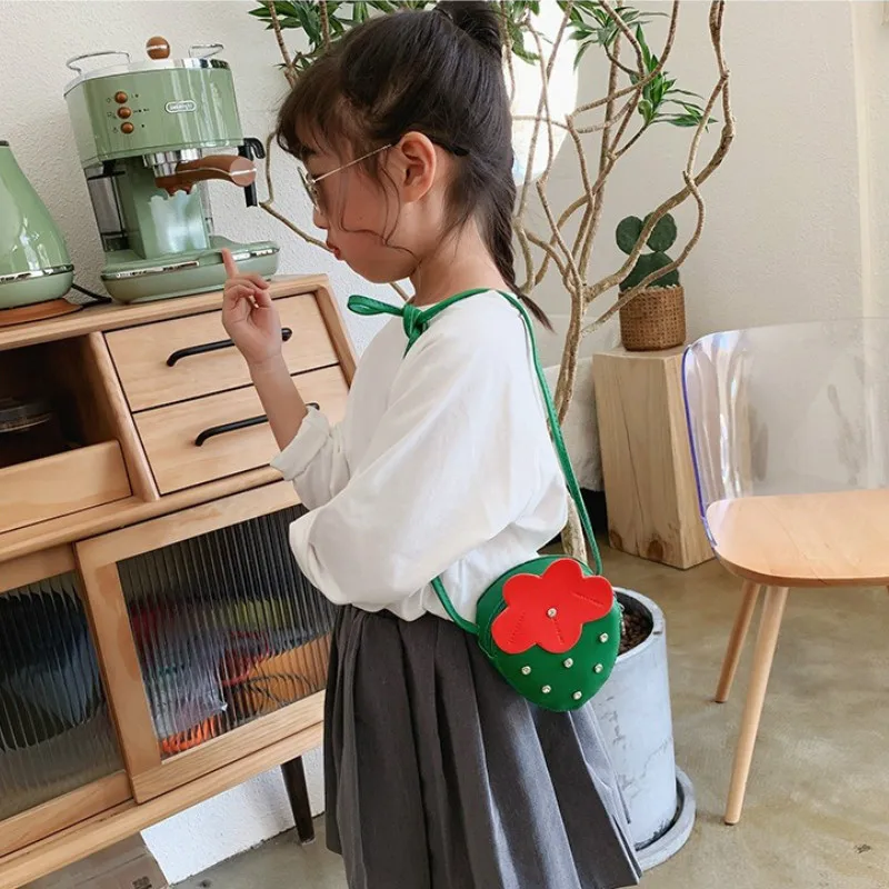 Fashion Children's Coin Purse Princess Cute Small Bag Shiny Rivet Strawberry  New  Messenger  Korean