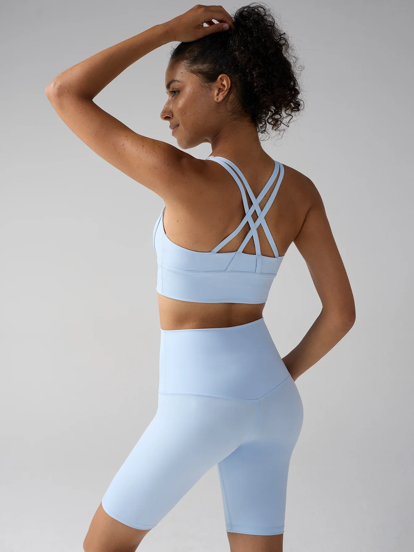 Yoga-Shorts-Set 2-teilig mit überkreuztem Rücken, Sport-BH und hochtaillierter, figurformender Yoga-Shorts für Laufen, Fitness, Pilates und Yoga