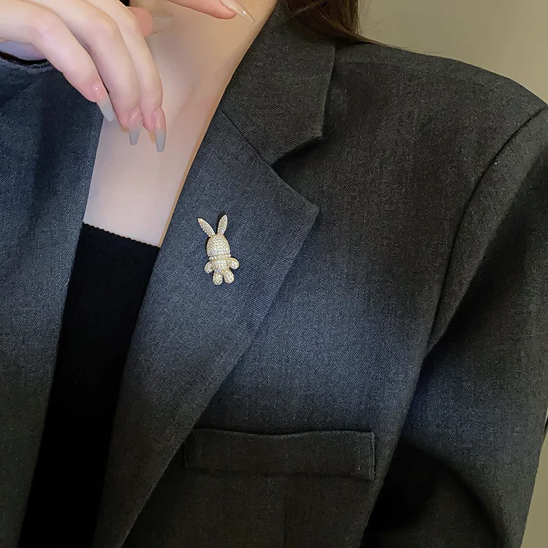 

Fashion Coat Brooches Elegant Animal Cute Rabbit Party Wear Accessories Dazzling Zircon Stone Setting Jewelry Wholesale