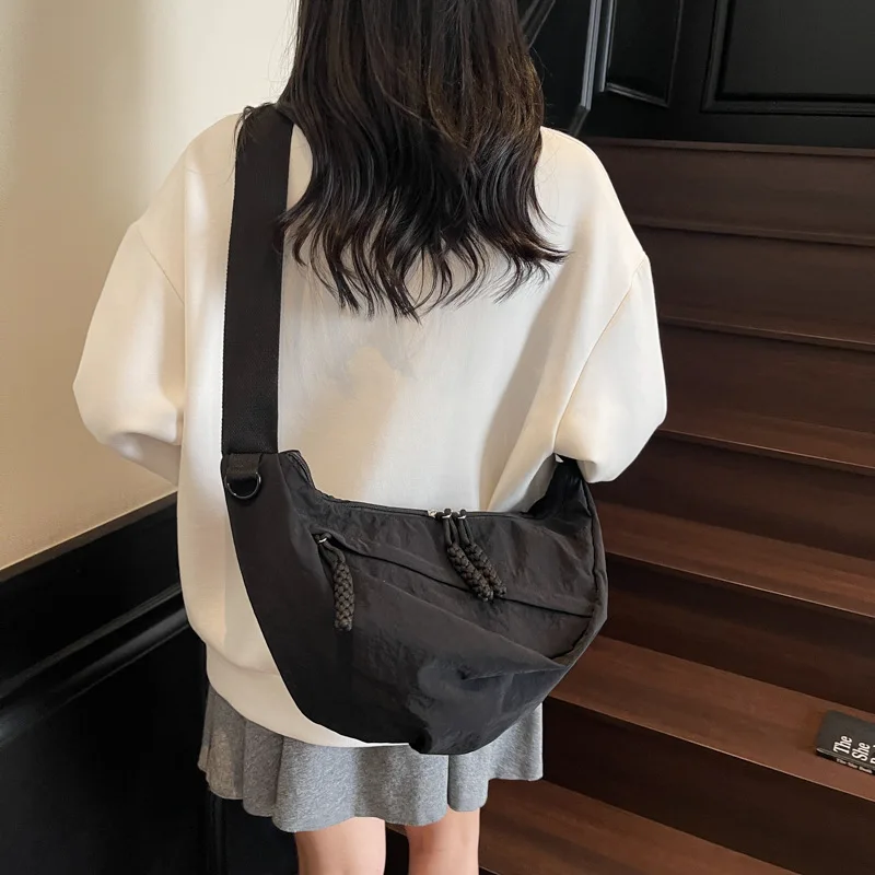 

‌2025 Minimalist Shoulder Bag Spacious Crossbody Purse for Women Casual Tote Bag with Relaxed Fit Perfect for Commuting Cycling