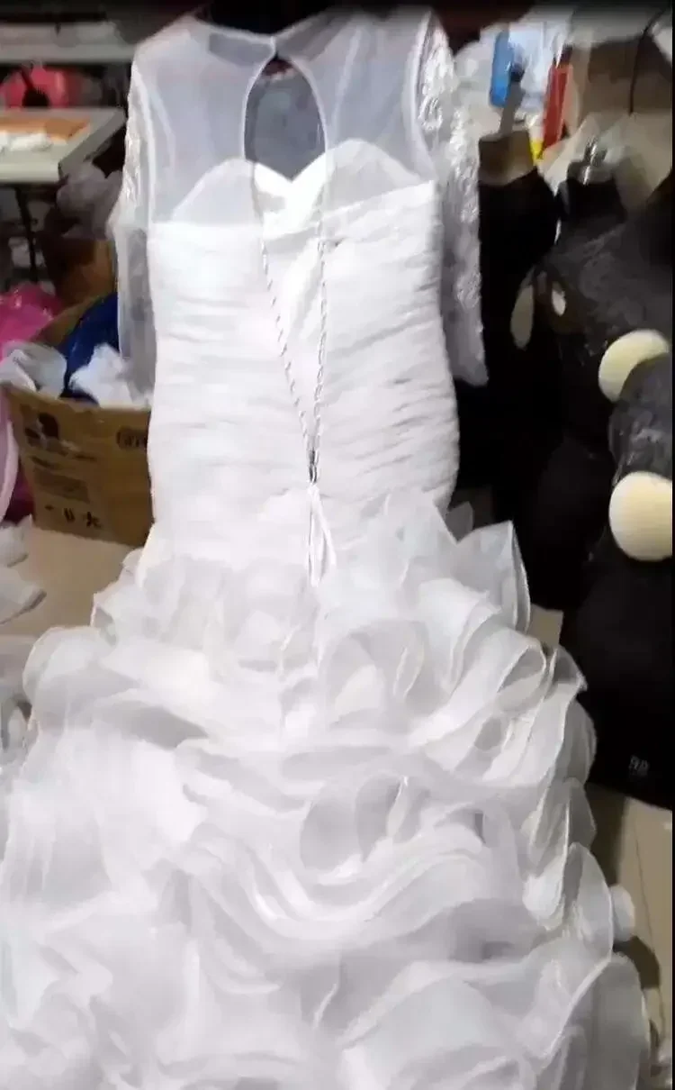 Maßgeschneidertes Brautkleid mit herzförmigem Perlengürtel und langen Ärmeln, Jacke Robe De Mariée, afrikanisches, abgestuftes Organza-Brautkleid