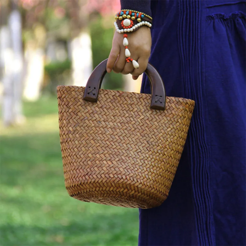 Handmade Wood Handle Straw Bag Vintage Woven Handbags Seaside Vacation Bag Rattan Bucket Bag