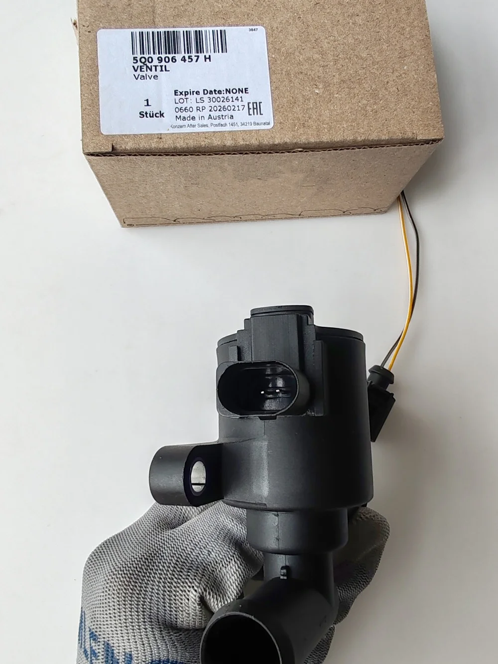 

GENUINE OEM NEW 5Q0906457H Heater Coolant Control Valve With Plug For Audi Seat Skoda VW OE 5Q0906457K 5Q0906457B 5Q0906457A