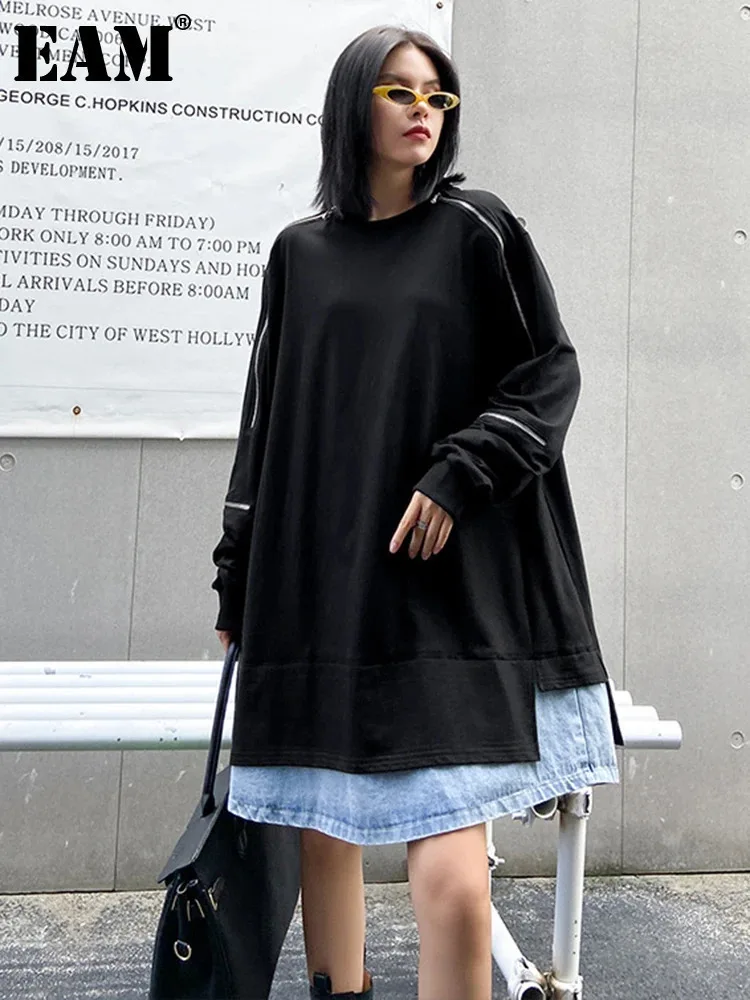 [EAM] Women Black Denim Hem Zipper Big Size Casual Long T-shirt New Round Neck Long Sleeve Fashion Spring Autumn 2025 1DF6030