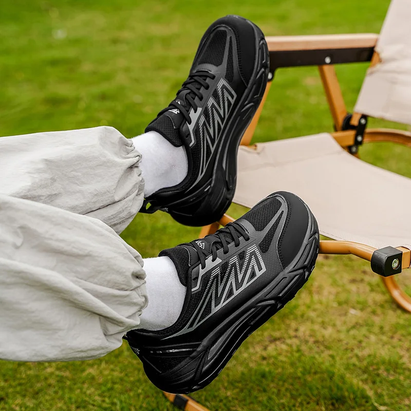 The forefoot is widened design, a large-sized shoe, a sport shoe suitable for both men and women,  lightweight wide-toe shoe.