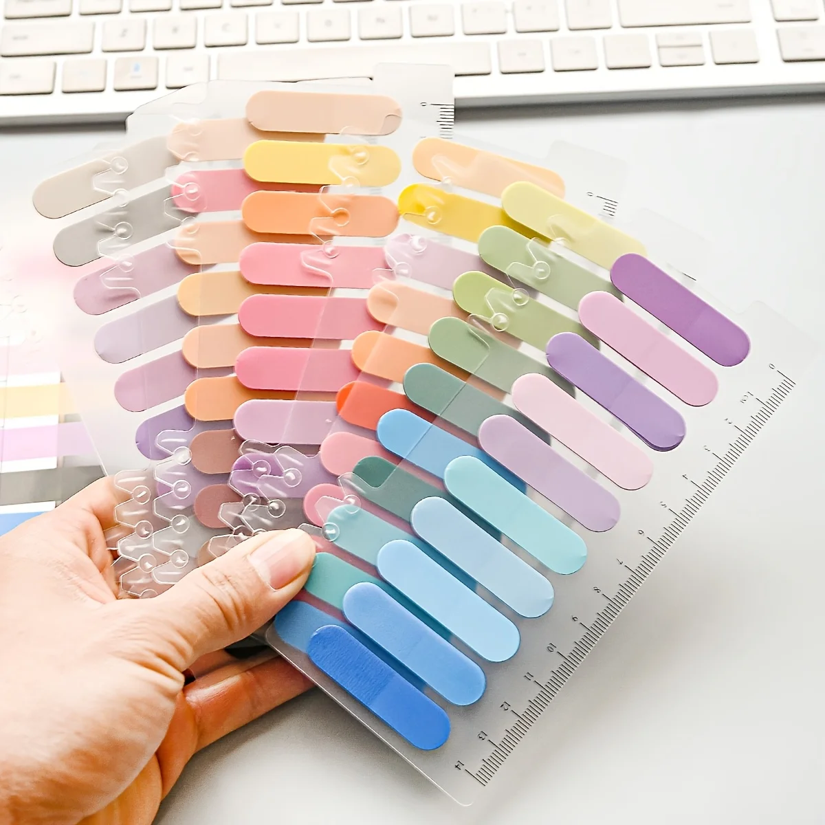 4 Sets of Random Color Semi-Circular Sticky Notes, a Set of 200 Semi-Circular Colored Sticky Notes, Writable Index Tabs for Note-Taking, Adhesive Sticky Notes