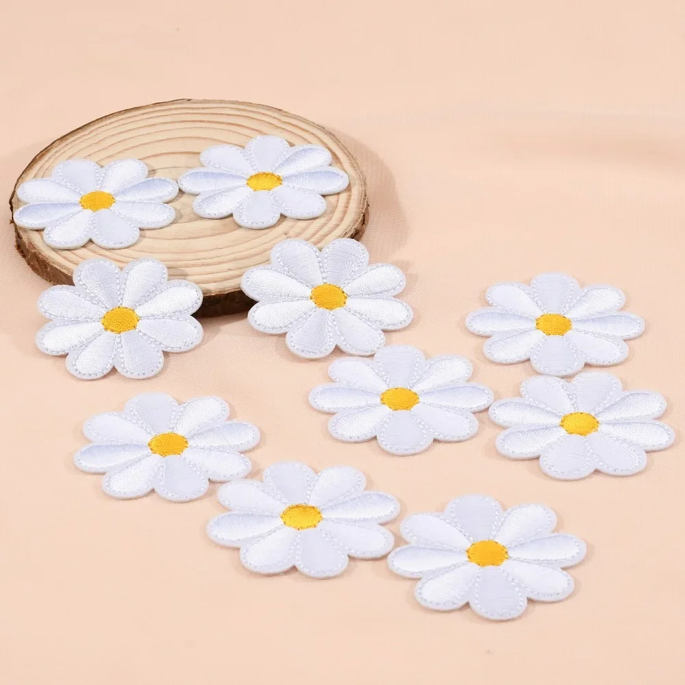 10pcs，White, black little Daisy cloth patch cartoon little chrysanthemum patch hand ledger diy accessories