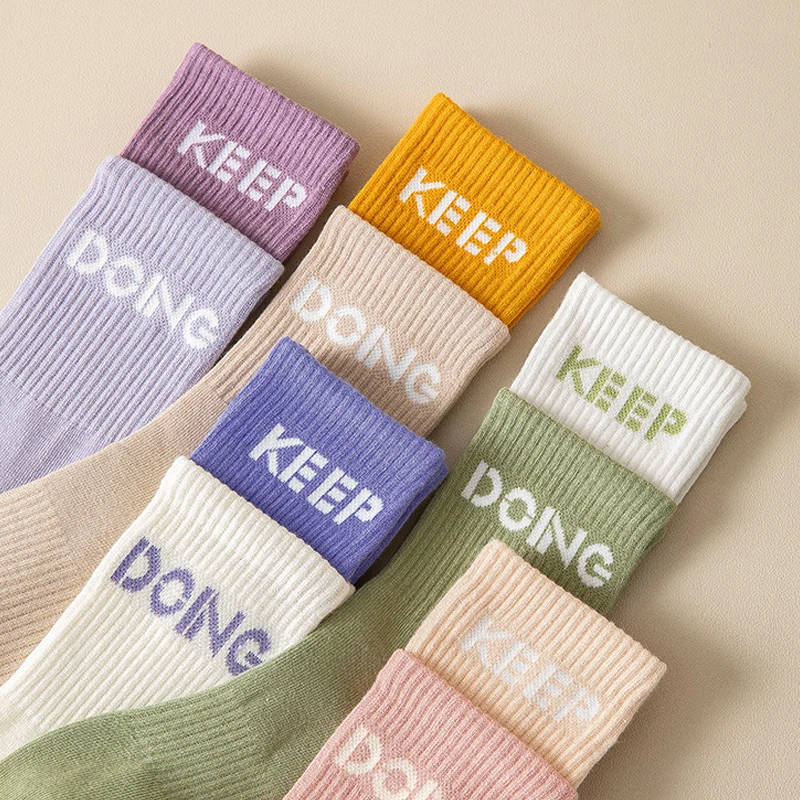 

4 Pairs Women's Cotton Yoga Socks Mid-Tube Non-Slip Silicone Pilates Socks for Indoor Fitness Gym Dance Sports