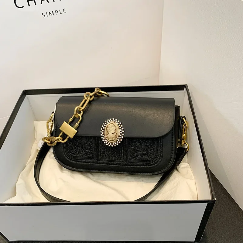 

2025 New Popular Chain Small Square Bag - Women's Trendy, Versatile, High-Quality, Shoulder/Messenger