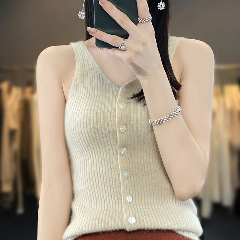 Explosions in autumn and winter, 100% pure wool open-buttoned knitted camisole with bottoming shirt inside female V-neck.