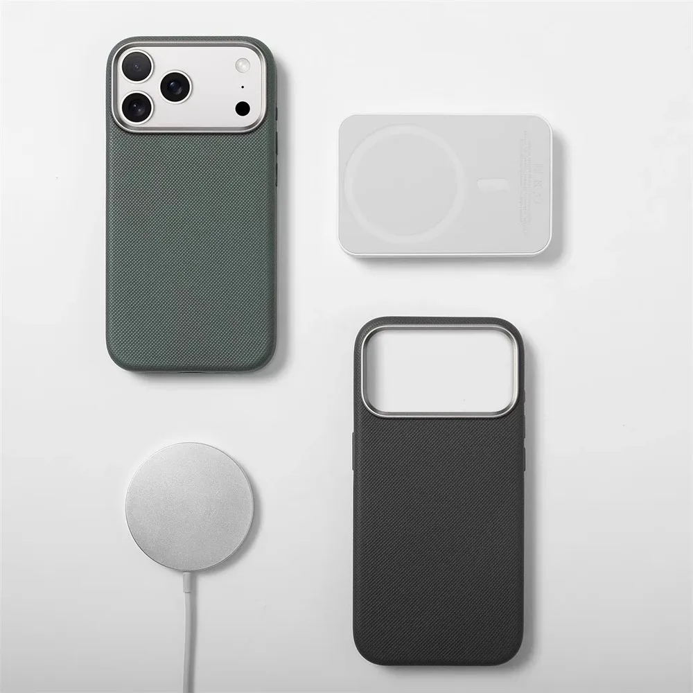 Capa de Couro Texturizado com Diamantes de Luxo e Lente de Liga Metálica para iPhone 17 Pro Max 16 15 14 13, Compatível com Acessórios de Carregamento Sem Fio MagSafe