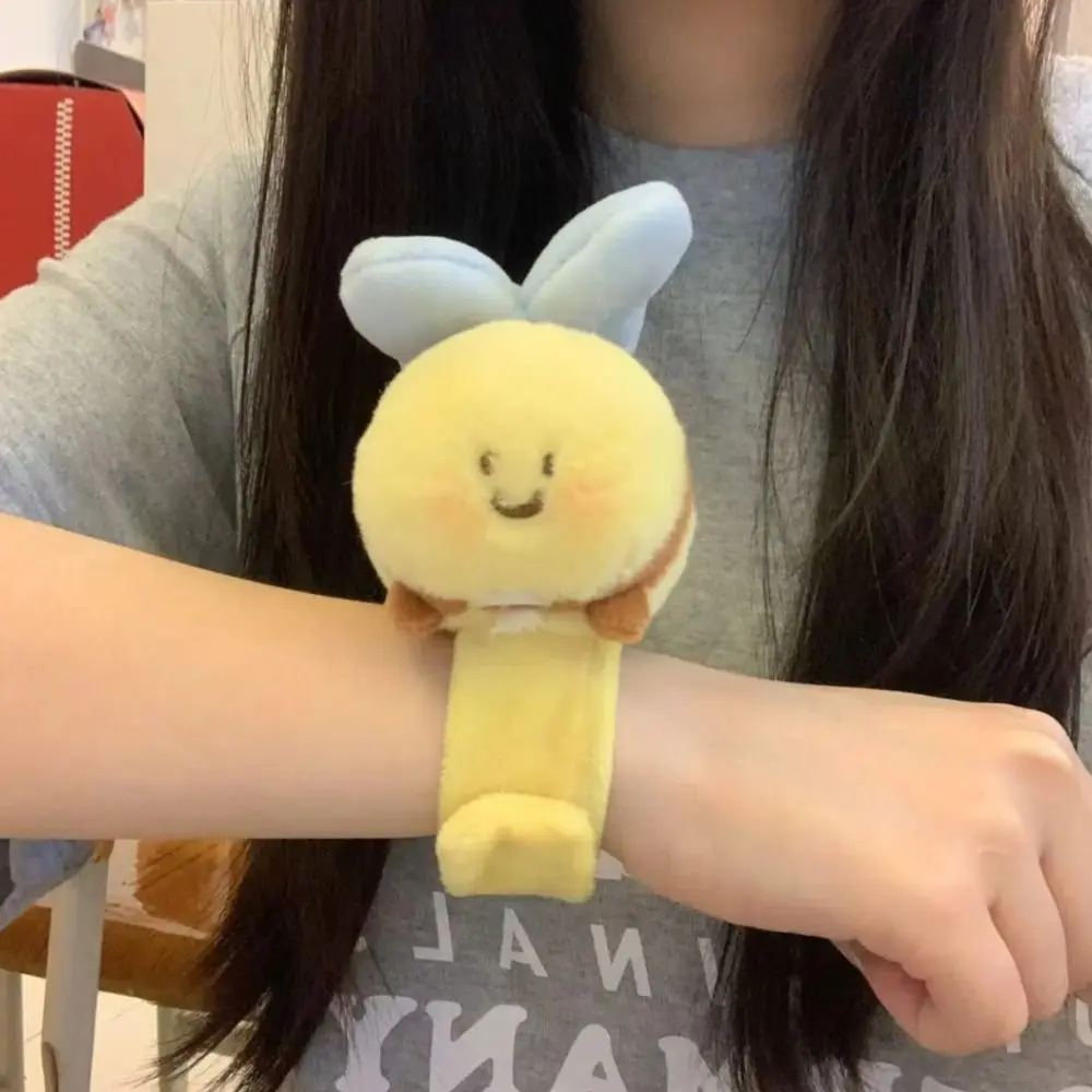 

Simulation Slap Bracelet Series With Flying Wrist Style Plush Doll Slap Bracelet Cute Doll 20cm Little Bee Plush Wrist Band