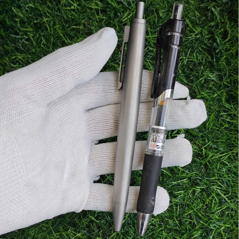 Nova caneta esferográfica com desconto escritório feito de metal liga de titânio prensado caneta esferográfica preta 0.5mm recarga pk layy 2000 aparência