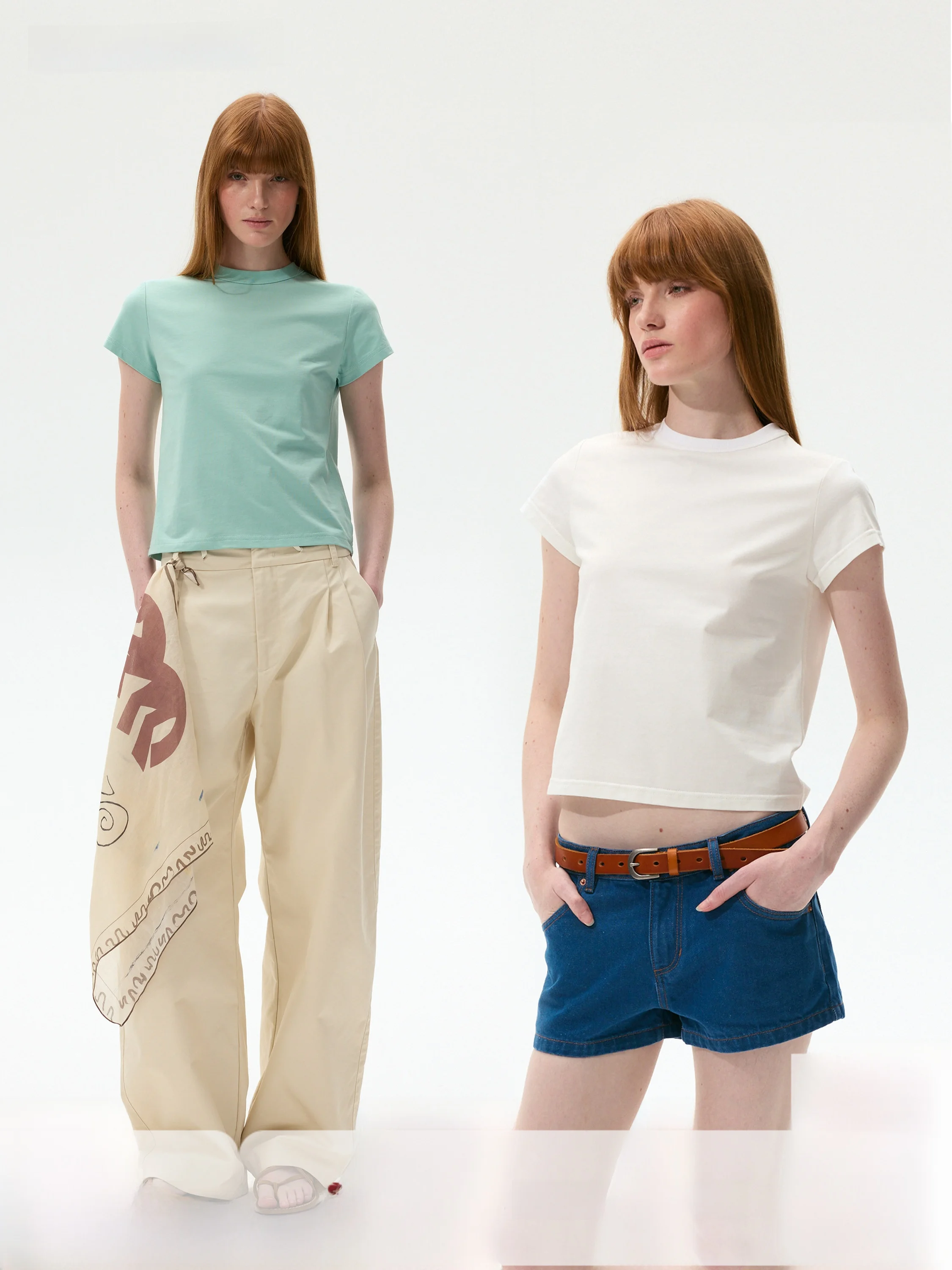 

Экологичная футболка из волокна Sorona с круглым вырезом, стандартной шириной плеч и простым кроем, с декоративной строчкой на спине