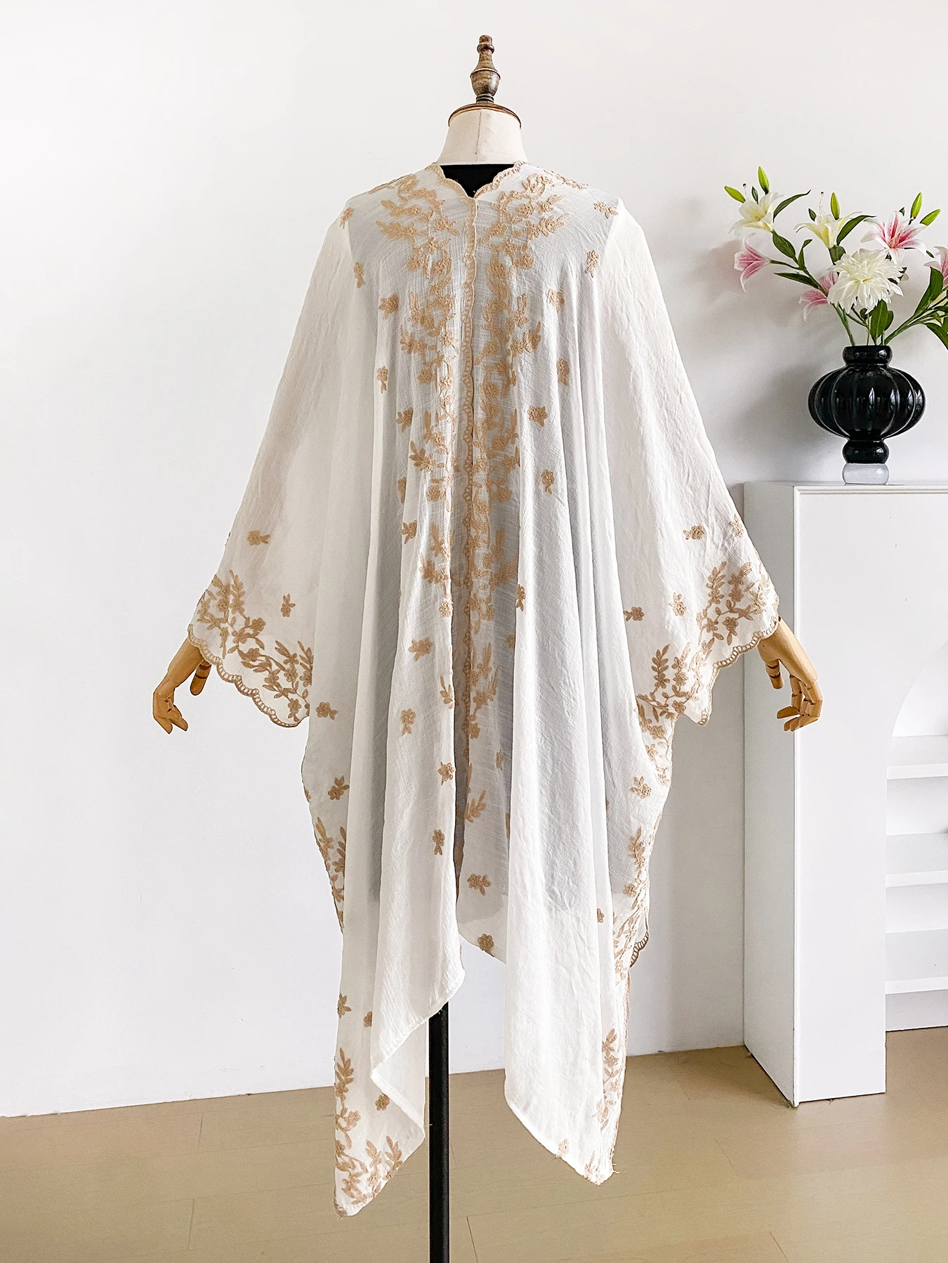 Women Boho Floral Embroidered Kimono, Open Front Lace Trim Kaftan, Irregular Hem Lightweight Beach Cover Up