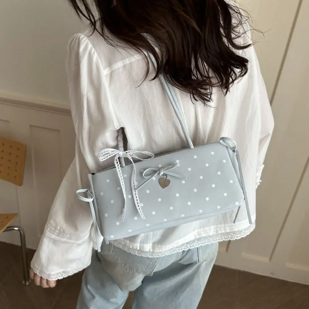 Modische Y2k Kissen-Tasche mit Polka-Dots und Charm-Anhänger, Große Kapazität, Langer Schulterriemen, Schultertasche für Damen – Detail 16