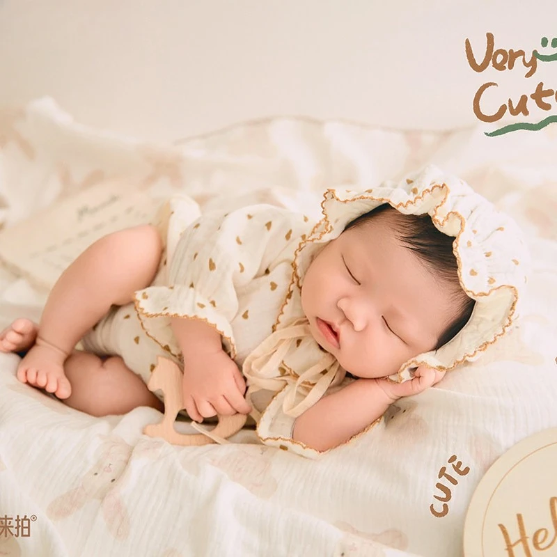 Newborn Baby Girls Photography Props Ins Style Theme Blanket Plaid Outfit with Hat Wood Calendar Decorations Studio Photoshoot