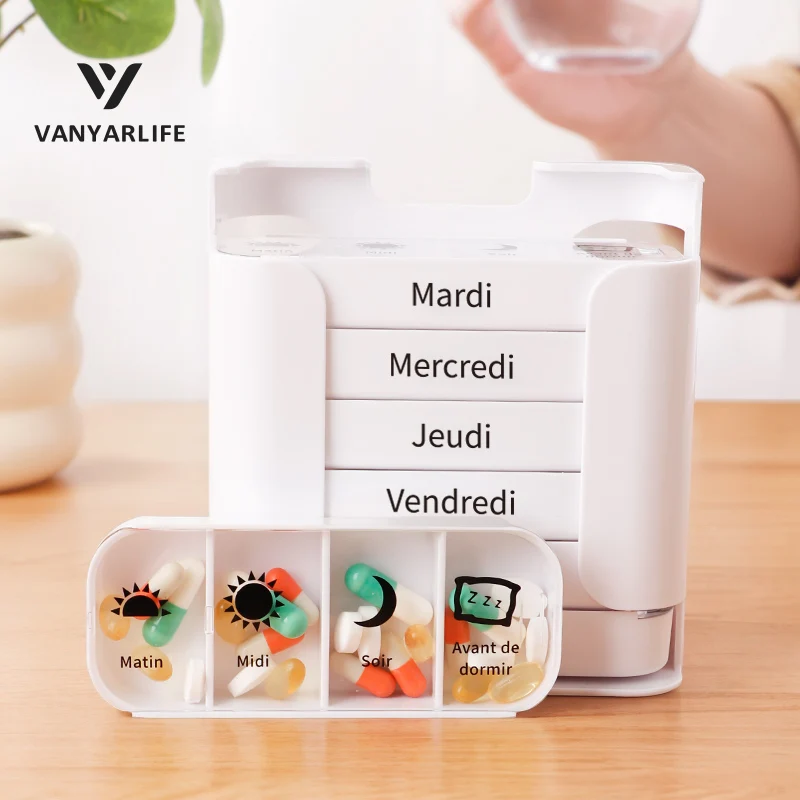 صندوق دواء مكون من 28 حجرة بتنسيق فرنسي، مكون من 7 مستويات مع 4 حجرات لكل منهما، يتكون حلًا تنظيميًا عمليًا لتخزين الأدوية في مناسبة يومية.