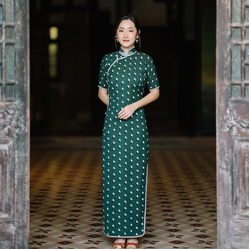 

Винтажное шифоновое платье в горошек средней длины, приталенное, на пуговицах, для повседневной носки, весенний сезон, с низким разрезом