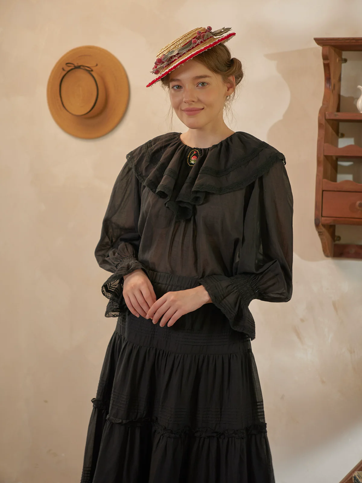 

Spring Summer Women Retro Black Lotus Collar Bell Sleeve Hand-Embroidered Strawberry Blouse Thin Cotton Blouse/Shirts