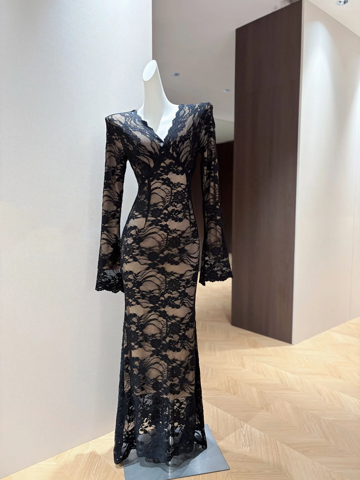섹시한 블랙 레이스 긴 소매 브이넥 롱 드레스 여성용 우아한 이브닝 파티 기념 바디콘 칵테일 드레스 디자인 의류