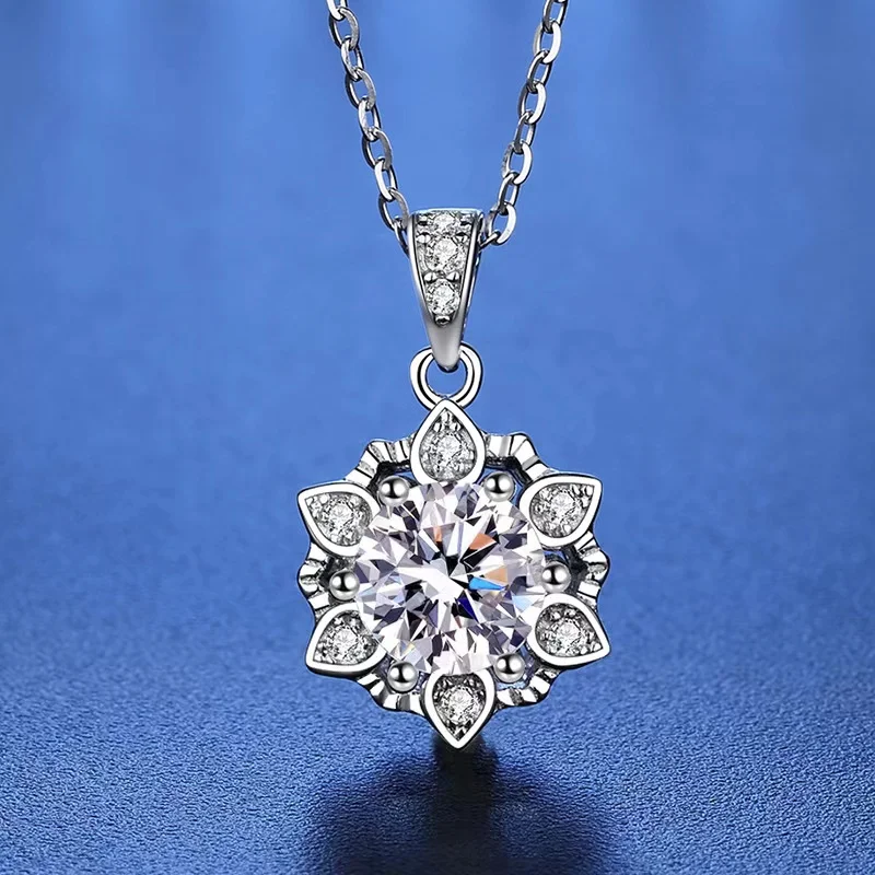 

Trendy 925 Sterling Silver 1ct D Color VVS1 Moissanite Snowflake Necklace for Women Plated White Gold Diamond Neckalces Gift