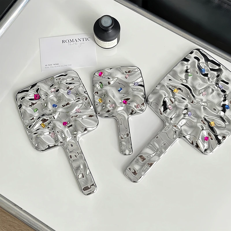 مرآة مربعة الشكل سائلة صغيرة محمولة باليد لسطح المكتب مرآة ماكياج التجميل للسفر مرآة تجميل محمولة معدنية لحقيبة اليد