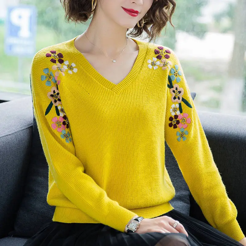 Elegant Vintage Beading Floral Embroidery Sweaters Women Clothing 2022 Autumn New Casual Loose V-Neck Warm Knitted Pullover Tops