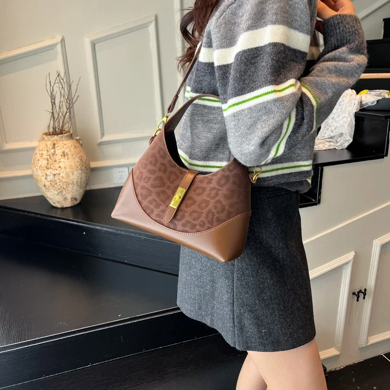 

Elegant Women's Leather Classic Fashion Designer Shoulder Crossbody Bag Luxury Tote Handbag For Daily Modern Dressing