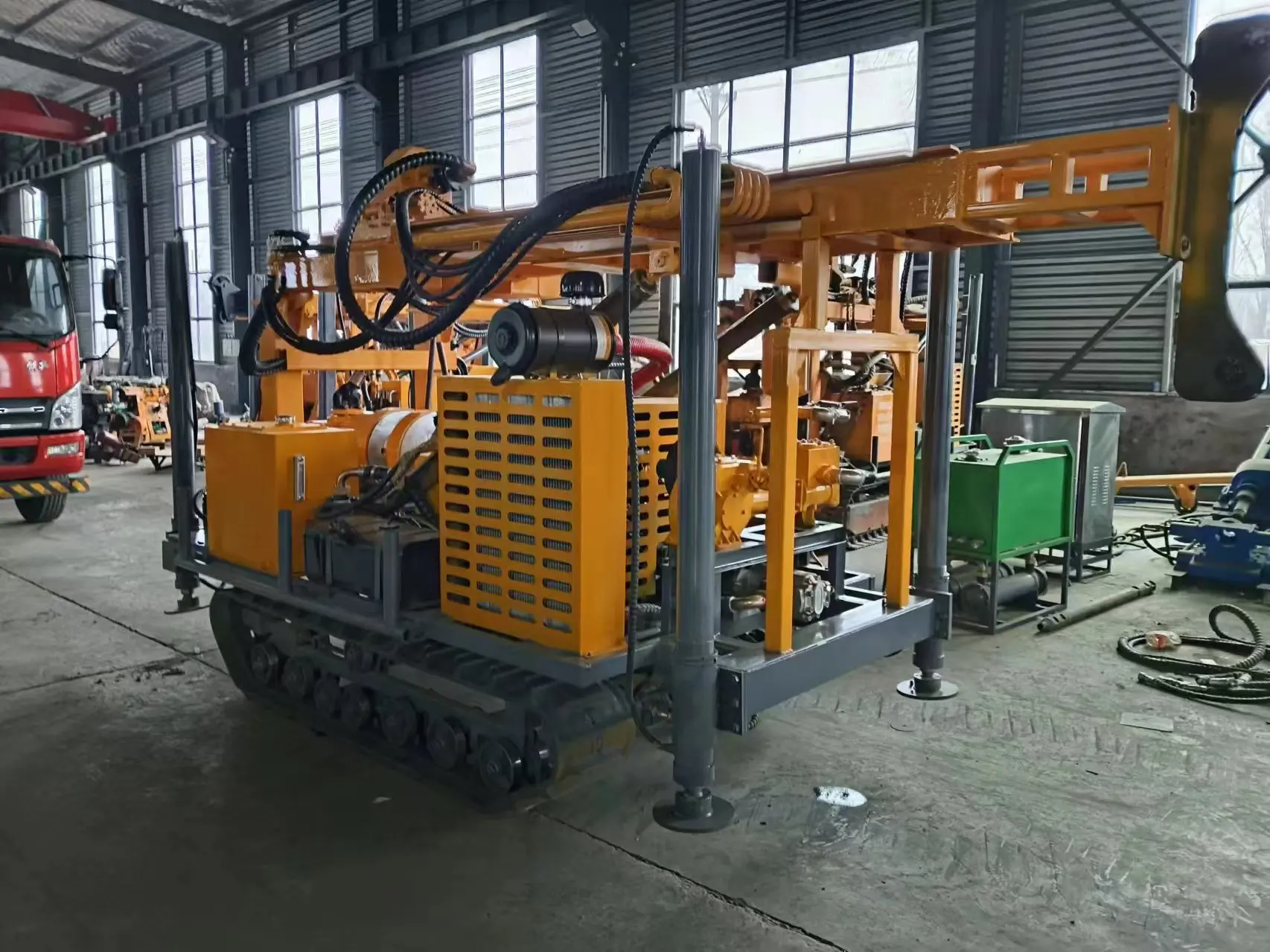 カスタマイズ可能な可搬式油圧式深井地質調査掘削リグ、回転式水井掘削リグJDL280クローラー掘削リグ