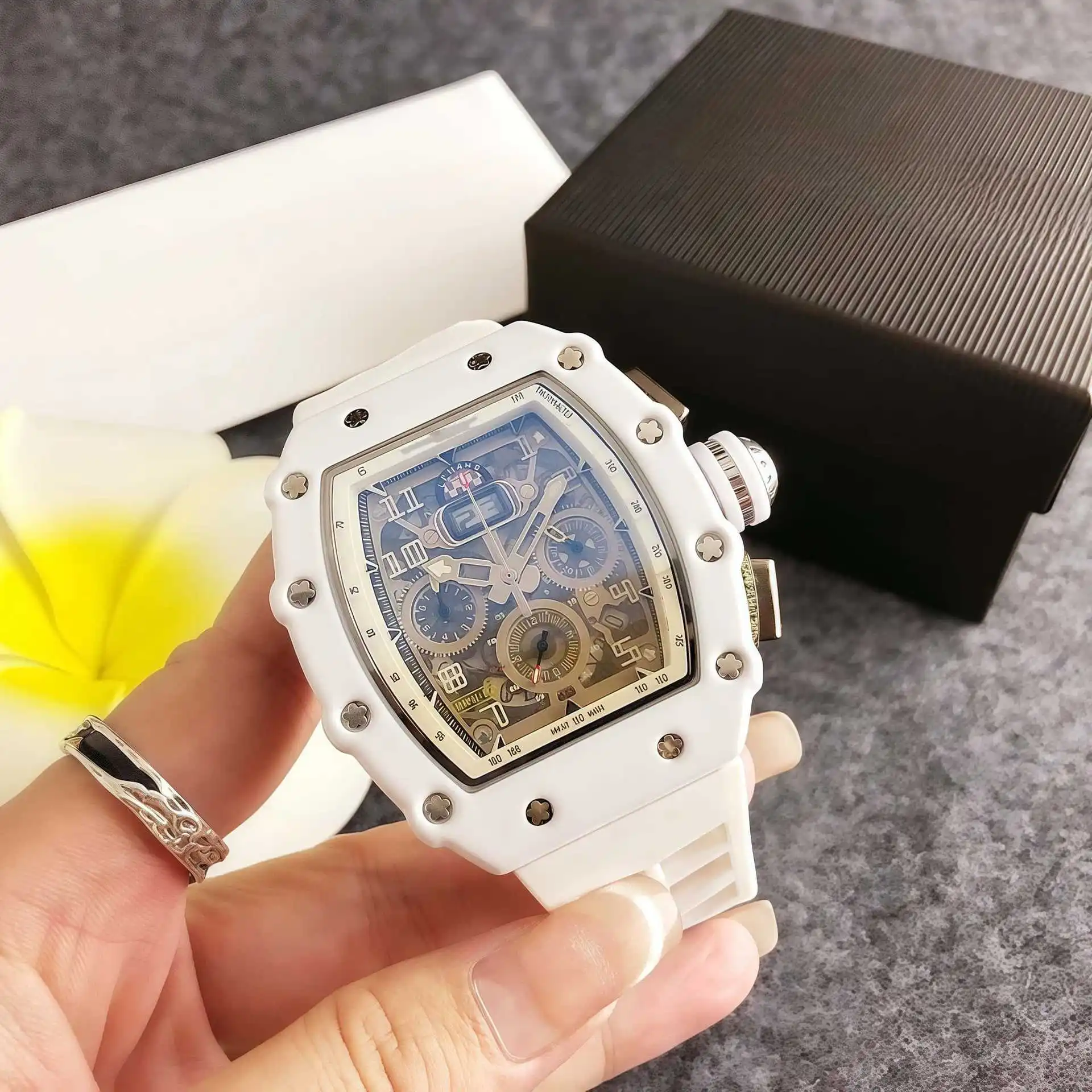 ساعة برميل النبيذ من ألياف الكربون، ساعة ريتشارد كوارتز، ساعة تقويم رقمية، ساعة مجوفة جديدة على شكل برميل النبيذ