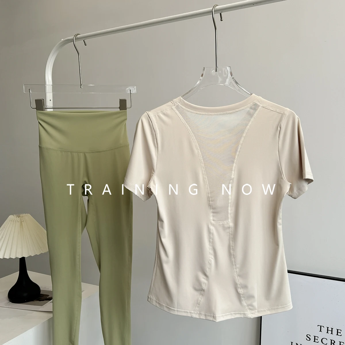 

Новый летний спортивный костюм для женщин, утренний бег на открытом воздухе, упражнения с короткими рукавами, высококачественный быстросохнущий дышащий фитнес-йога