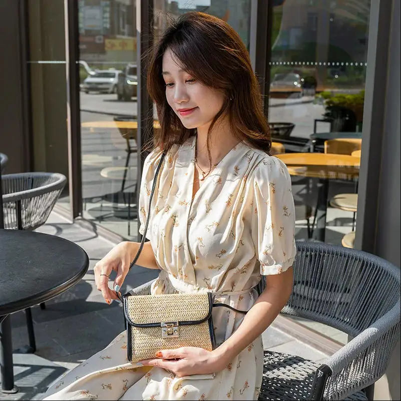 Wholesale Straw Woven Square Bag - Mini Tassel Chain Purse for Women, Trendy Versatile Crossbody Clutch 크로스백 Bandolera