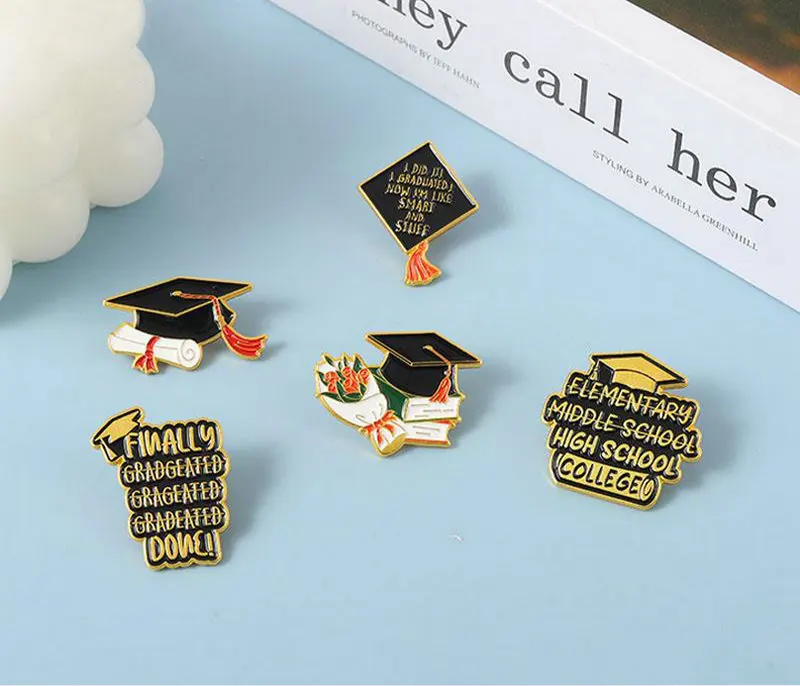 

Graduation Season Enamel Pins Custom Bachelor Cap Hat Brooches Lapel Badges Cartoon Jewelry Gift for Students Friends