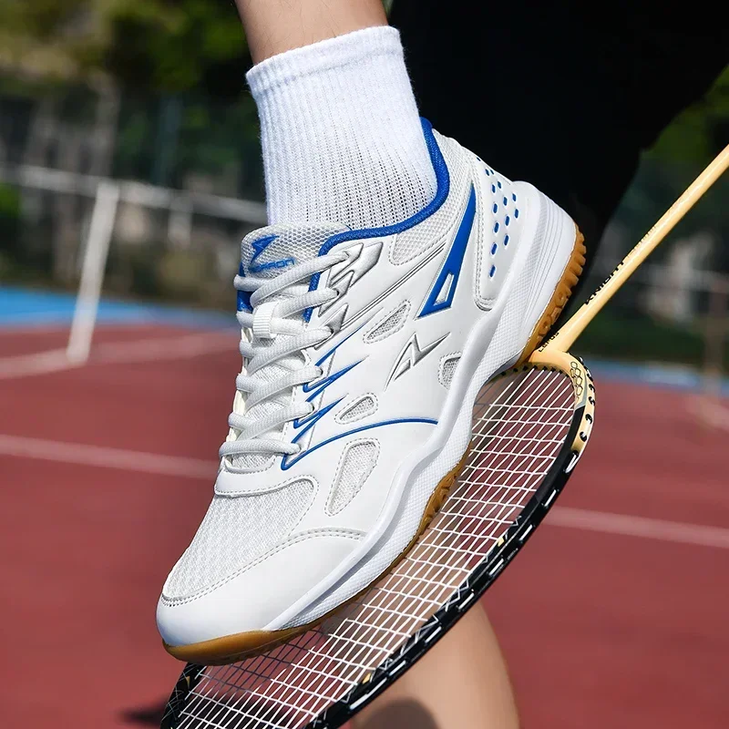 ผู้ชายวอลเลย์บอลมืออาชีพรองเท้าUnisexกีฬาBreathable Dampingรองเท้าผู้หญิงตาข่ายสวมใส่รองเท้าผ้าใบรองเท้าแบดมินตันใหม่