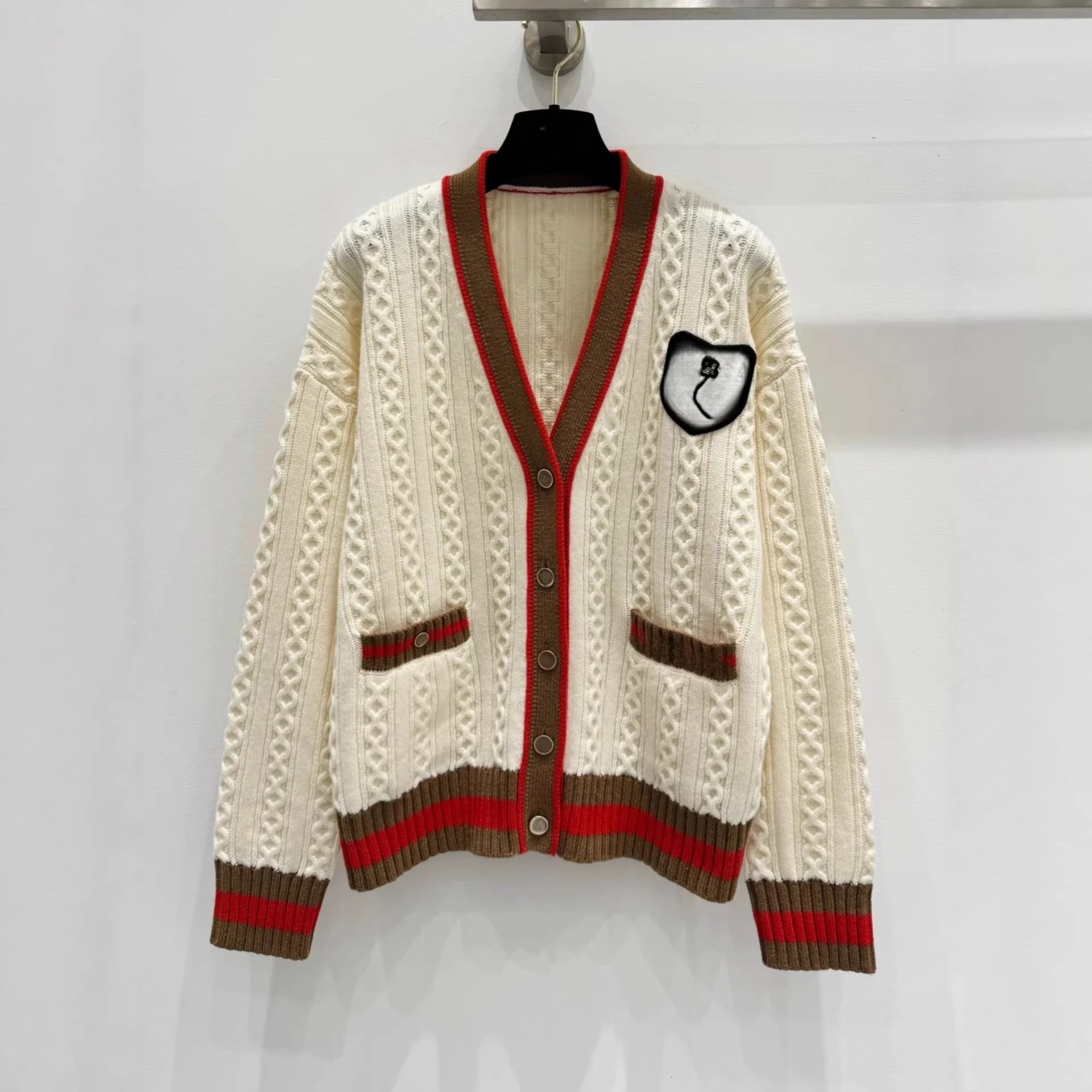 

Весна 2026: Новинка! Женский вязаный кардиган с V-образным вырезом и длинными рукавами, с вышивкой и узором «косы», премиум-качество.