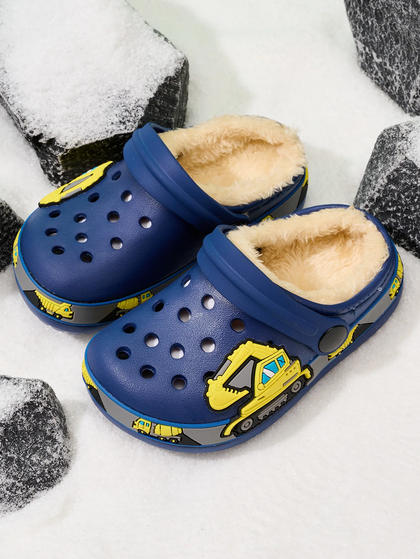 

Новые осенние и зимние стили удобной, повседневной и плюшевой обуви с теплыми отверстиями для мальчиков и девочек.