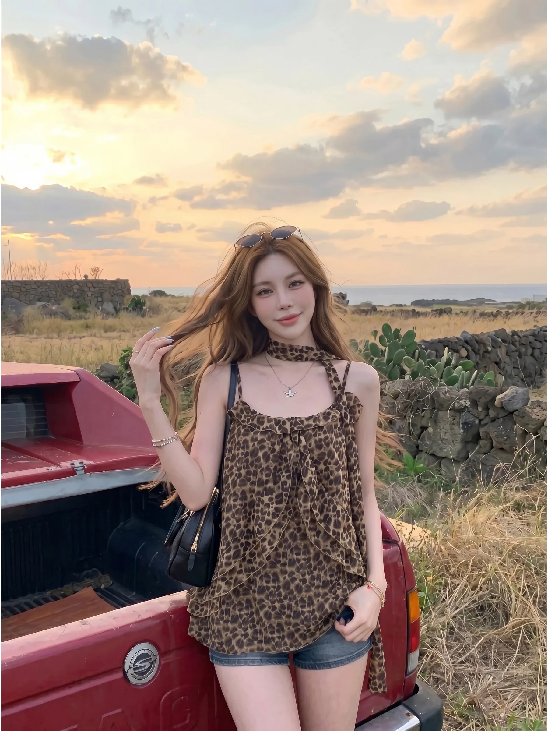 Retro Leopard Print Bell Sleeve Beauty Sexy Summer Camisole Women's New 2026 Hanging Neck Drifting Top Matching Versatile Loo...